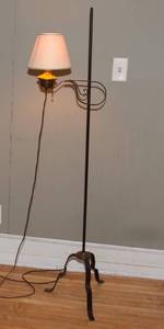 lot 784 image: Vintage Wrought Iron Bridge Arm Adjustable Floor Lamp