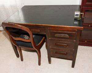 lot 768 image: Vintage Teachers Desk with Antique Victorian Chair