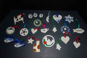 lot 775 image: A Large Collection of Porcelain Ornaments