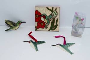 lot 779 image: A Collection of Hummingbird Items