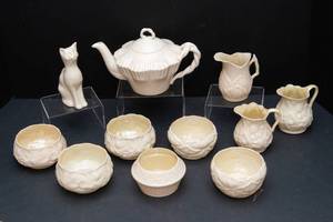lot 788 image: Variety of Belleek Glassware - Cat Figurine
