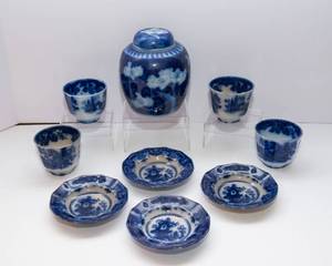 lot 809 image: Antique Blue and White Glassware