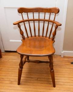 lot 817 image: Ethan Allen by Baumritter Heirloom Comb Back Mates Chair in Maple