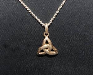 lot 820 image: Sterling Silver 925 Celtic Trinity Knot Pendant Necklace