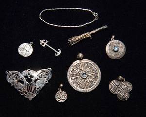 lot 831 image: A Variety of 925 Sterling Silver Jewelry Pieces