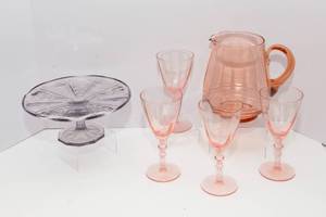 lot 821 image: Set of Depression Glass pieces (Pink and Lavendar)