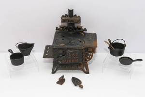 lot 837 image: Vintage Queen Miniature Cast Iron Stove and Accessories