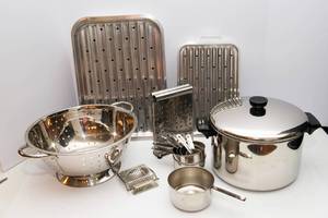 lot 847 image: Stainless Steel Kitchen Items