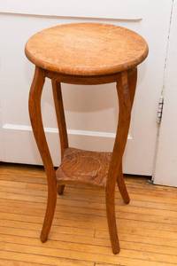lot 839 image: AntiqueVintage Round Oak PedestalPlant Stand