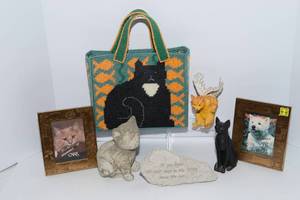 lot 848 image: The Cat Lovers Lot