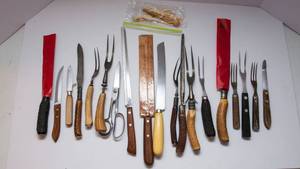 lot 861 image: A Large Variety of Vintage Knives