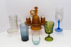lot 864 image: Variety of Colored Glassware