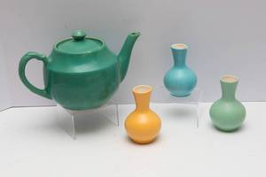 lot 879 image: A Set of Pastel Ceramics