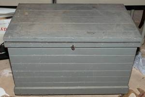 lot 892 image: Large Vintage Wooden TrunkChest (34 x 20 x 22.5)