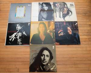 lot 494 image: Set of 7 Vintage Joan Baez LP Vinyl Albums