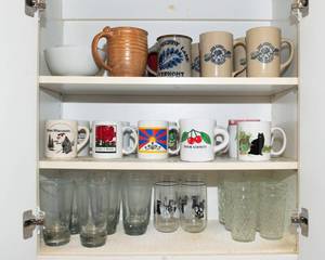 lot 493 image: Kitchen Cabinet Contents
