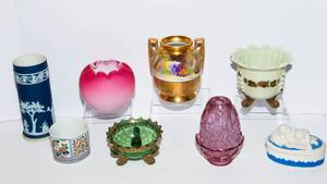 lot 496 image: Variety of Colorful Glassware