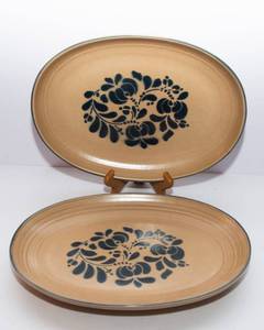 lot 498 image: Set of Two Large Pfaltzgraff Platters