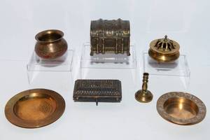 lot 504 image: Brass and Cast Iron Items