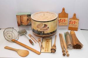 lot 509 image: Wooden Kitchen Utensils