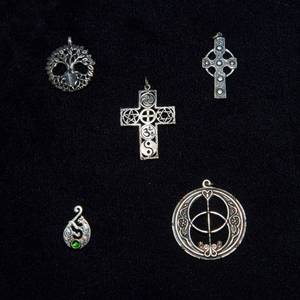 lot 478 image: Variety of Necklace Pendants
