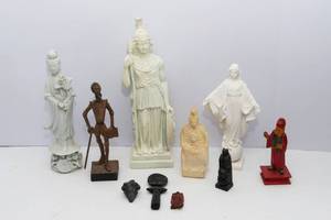 lot 619 image: Variety of Figurines