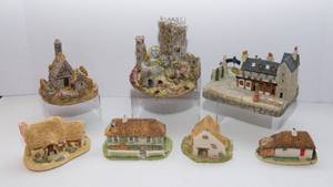 lot 472 image: Set of 7 Irish and British Collection Buildings  Miniature Architectural Replicas