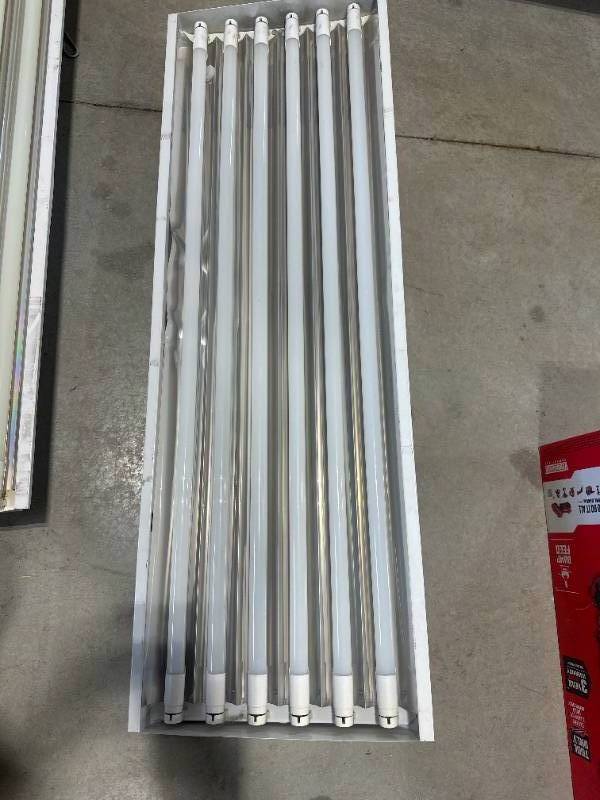 lot 8 image: Next to New LED Light 16 x 48 (needs plug)