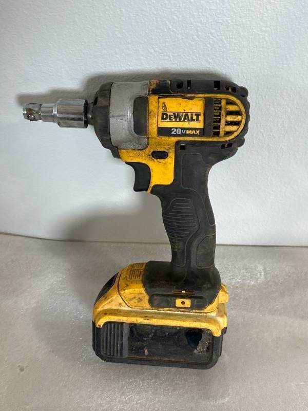 lot 14 image: Dewalt 20v 12 Impact Wrench DCF880 (works great)