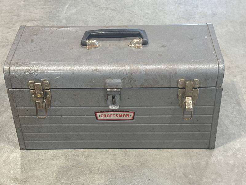 lot 31 image: Craftsman Metal Toolbox with Saw Blades