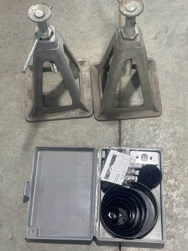 lot 38 image: Jacks & Hole Saws