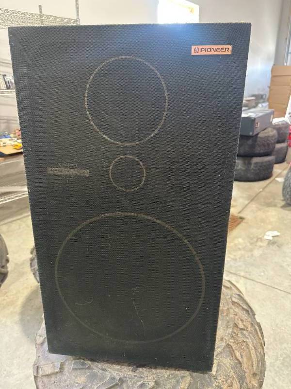 lot 60 image: Pioneer CS-G303 3 Way Speaker