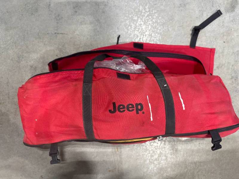 lot 32 image: Rare Jeep 10 x 7 Season Utility Rooftop Tent Model SAMT-1070a)