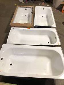 lot 1 image: Lot of Assorted Bathtubs Various Models and Conditions Customer Returns See Pictures