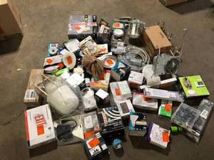 lot 26 image: Lot of Assorted Plumbing Items Various Models and Conditions  Customer Returns See Pictures