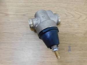 lot 107 image: Watts 34 in. Brass MPT x FTP Pressure Reducing Valve
