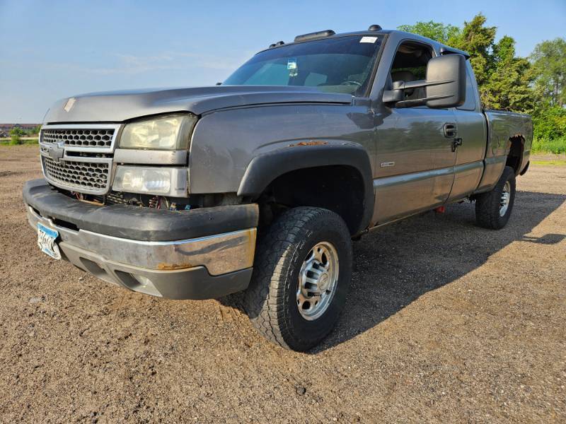 lot 10 image: 2005 Chevey Silverado 2500HD - Diesel