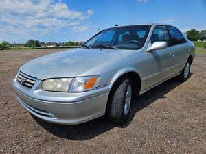 lot 8 image: 2001 Toyota Camry - Low Miles