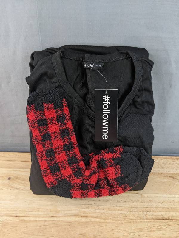 lot 88 image: Brand New Follow Me Womens Pajama Set With Socks Red Black Size 2XL