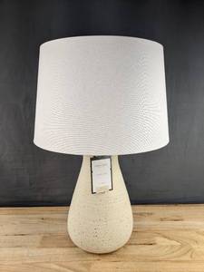 lot 68 image: Brand New Threshold 24.5 Table Lamp with Dimmable Rotary Switch