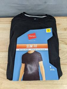 lot 107 image: 4 Brand New Hanes Slim Fit Tagless T-Shirts, Size Large, Black