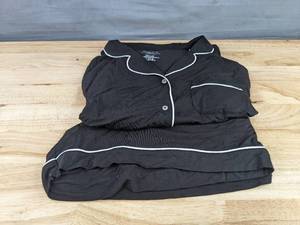 lot 136 image: Members Mark Ladies Short Sleeve & Short Pajama Set - Size L