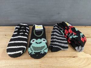 lot 146 image: 4 Brand New Stay Cozy Womens Fuzzy Footies and Crew Socks