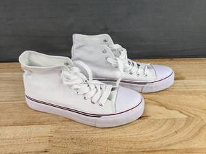 lot 164 image: White High-Top Sneakers for Women (Size 7.5) and Men (Size 5.5)