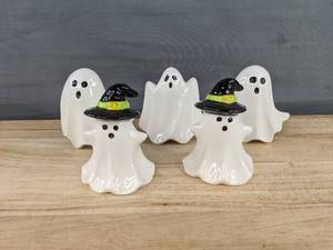 lot 166 image: 5 Brand New Ceramic Ghost Halloween Decorations