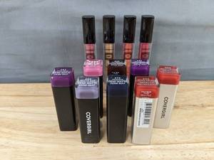 lot 176 image: 12 Brand New CoverGirl Lipsticks in Assorted Colors
