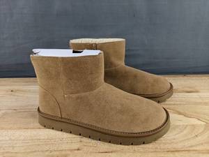 lot 182 image: Brand New Womens Size 9 Universal Thread Tan Boots with Memory Foam