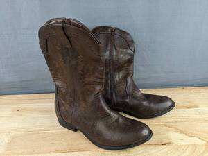 lot 193 image: Brand New Dream Pairs Womens Cowboy Boots Brown Size 6