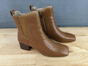 lot 195 image: Brand New Franco Sarto Womens Waxton Leather Booties - Size 7