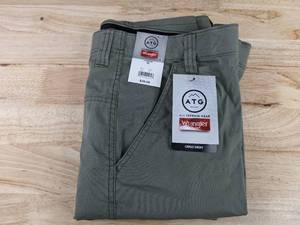 lot 300 image: Brand New Wrangler Mens All Terrain Gear Green Cargo Shorts - Size 42